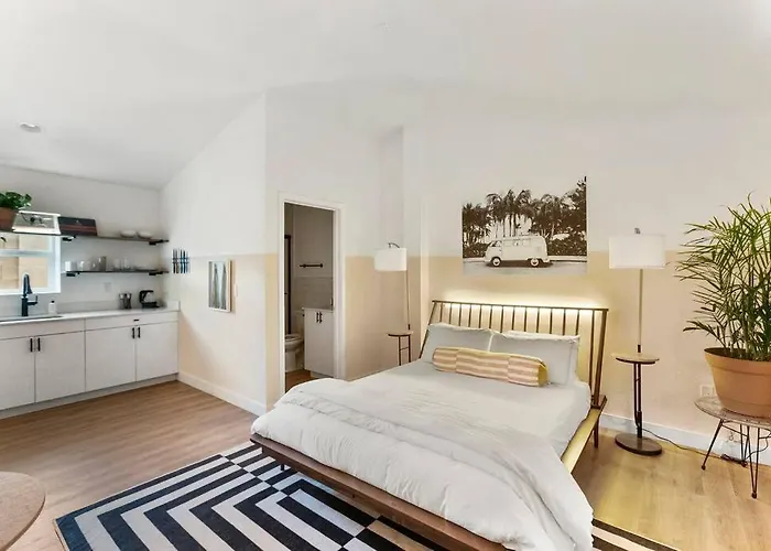 Mokuhonu Suite. Hoʻoluʻolu Apartment