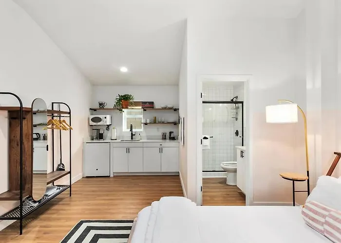Apartment Mokuhonu Suite. Hoʻoluʻolu Chandler
