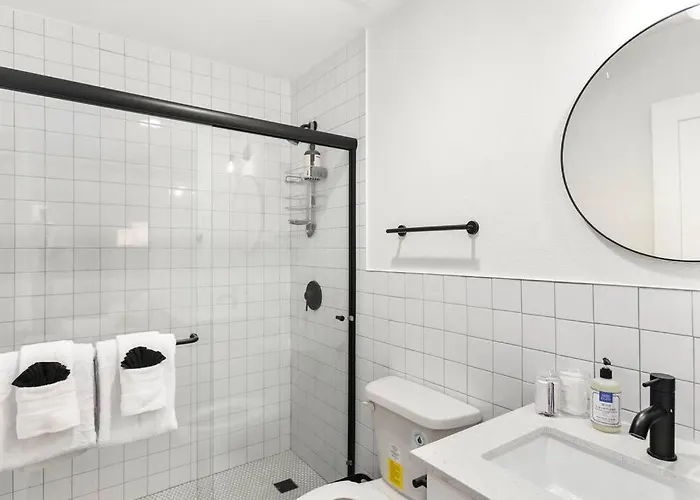 Mokuhonu Suite. Hoʻoluʻolu Apartment