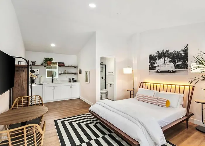 Mokuhonu Suite. Hoʻoluʻolu Apartment
